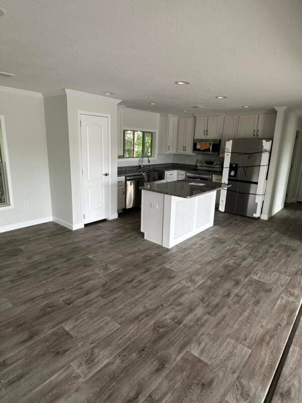 Mobile Home 3 Bedrooms | 2 Bathrooms | 810 Sqft