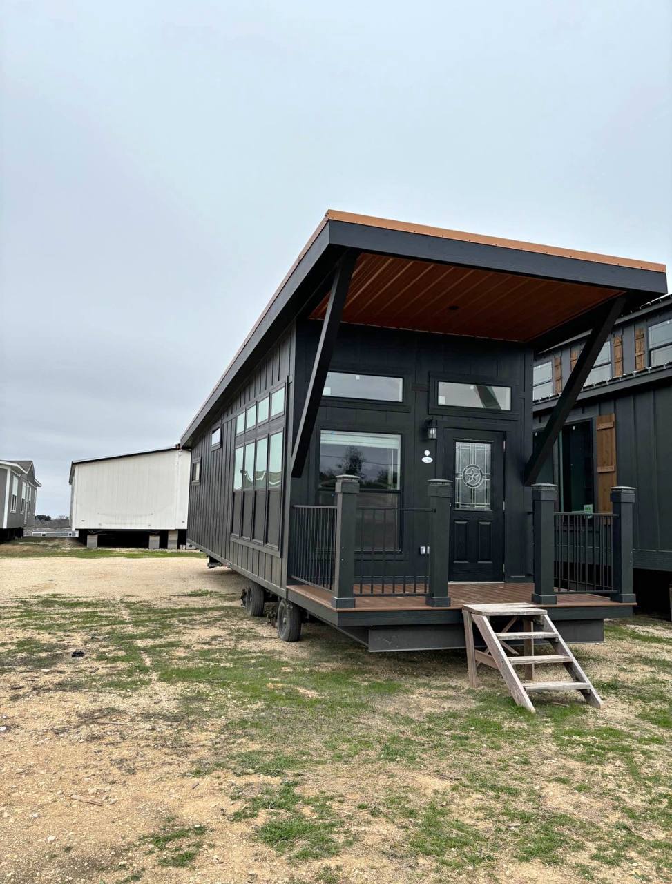 TINY MOBILE HOME 1 Bedroom 1 Bath House