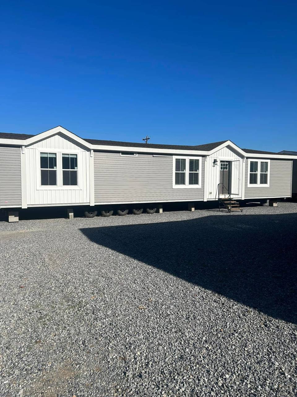 Mobile Home 32x64sqft – 3 Bedroom, 2 Bath