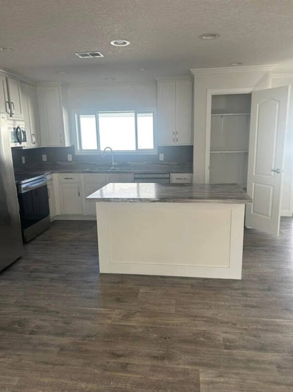 Mobile Home 32x64sqft – 3 Bedroom, 2 Bath