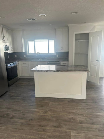 Mobile Home 32x64sqft – 3 Bedroom, 2 Bath