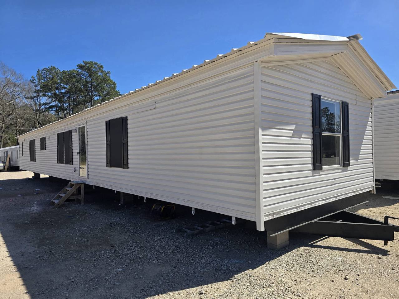 Ampl Mobile Home 16x76sqft – 3 Bedrooms, 2 Bathrooms