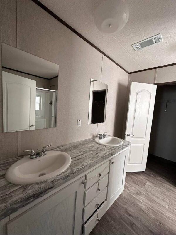 Mobile Home 4 Bedroom, 2 Bath 2,300 sq. ft