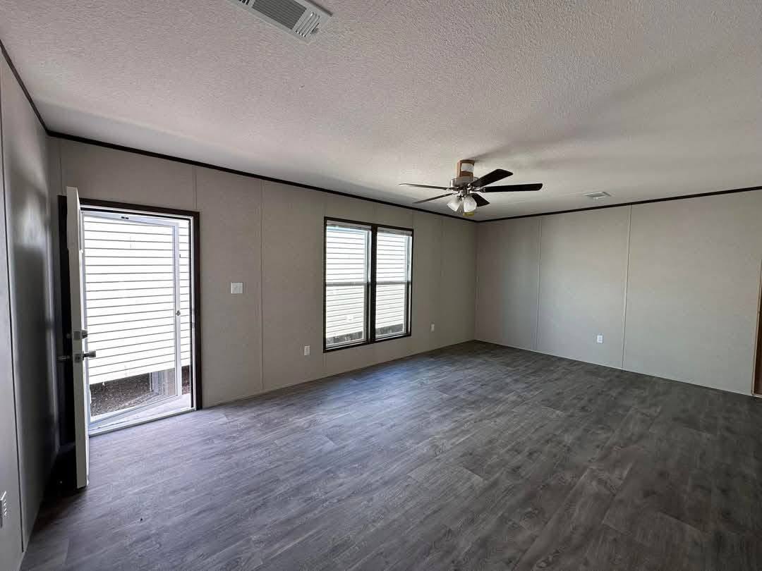 Mobile Home 4 Bedroom, 2 Bath 2,300 sq. ft