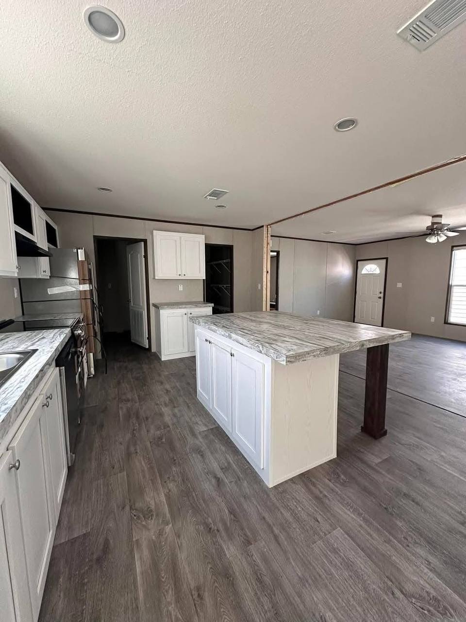 Mobile Home 4 Bedroom, 2 Bath 2,300 sq. ft