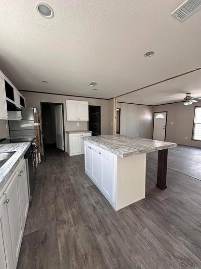 Mobile Home 4 Bedroom, 2 Bath 2,300 sq. ft