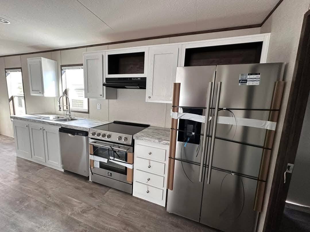Mobile Home 4 Bedroom, 2 Bath 2,300 sq. ft