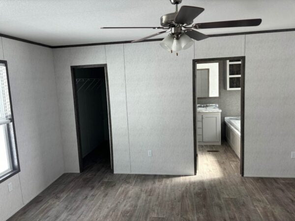 Mobile Home 3 bedroom 2 bath, 2,100sqft
