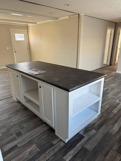 Mobile Home The Shadow 3 Bed 2 Bath. Size 28×60(56).