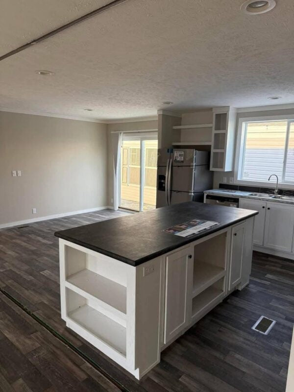 Mobile Home The Shadow 3 Bed 2 Bath. Size 28×60(56).