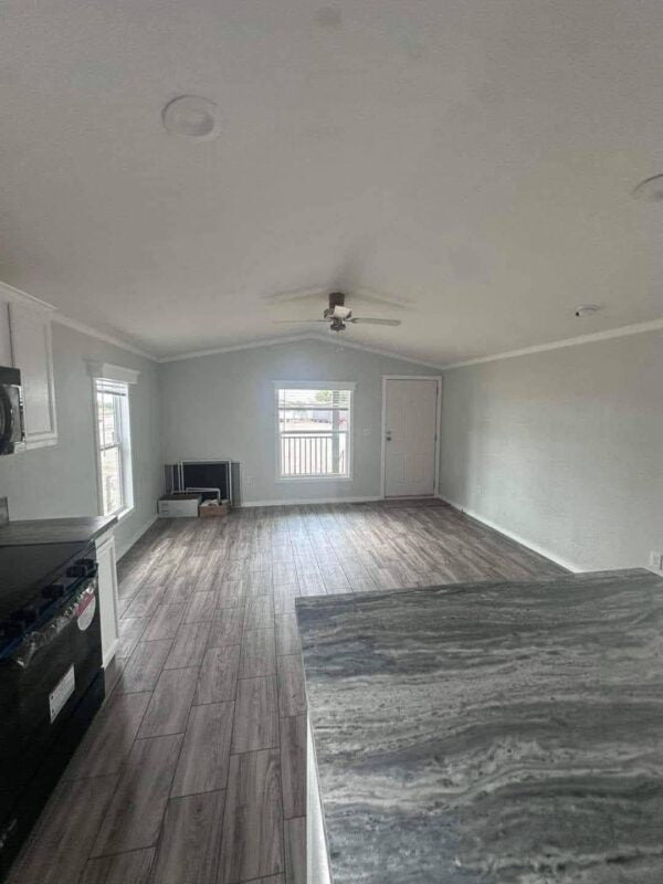 Mobile Home 2 bedrooms 2 bath, 1700sqft