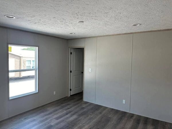 Mobile Home The Hartford 3 Bed 2 Bath. Size 28×44(40)sqft