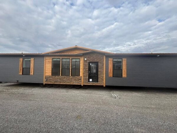 Mobile Home 3 bedrooms 2 baths, 2040sqft