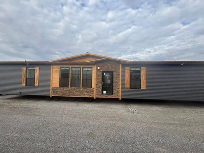 Mobile Home 3 bedrooms 2 baths, 2040sqft