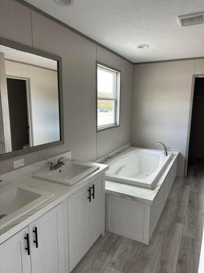 Mobile Home The Diamond 3 Bedroom | 2 Bath | 32 x 64™ (60)