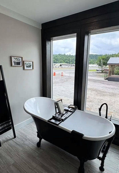 Barndominium (4000sqft 4bed 2bth )