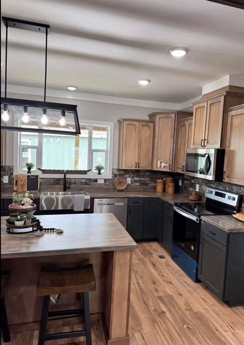 Barndominium (4000sqft 4bed 2bth )